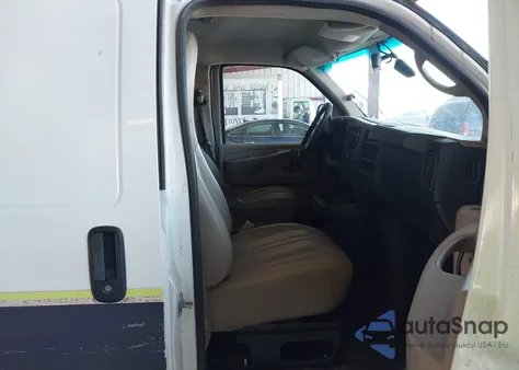 2015 Chevrolet Express 2500 Work Van z USA, uszkodzony, nr VIN 1GCWGGCF9F1163845